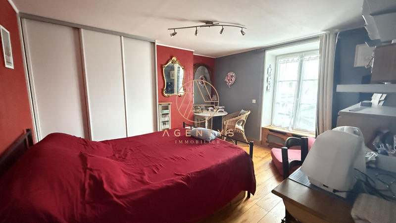 Maison - 157 m² - 8 pièces