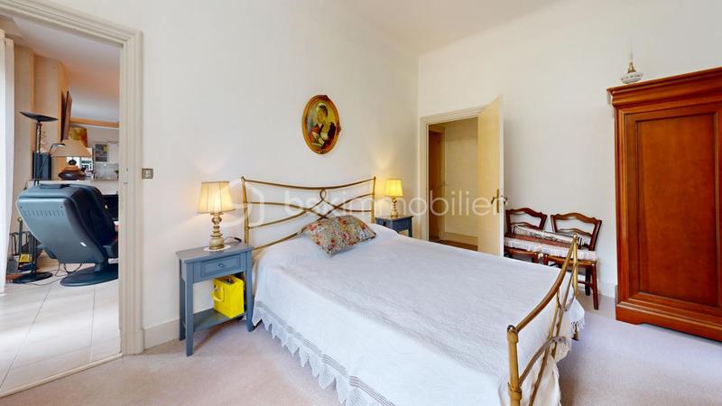 Maison - 241 m² - 8 pièces