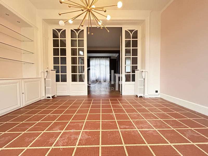 Propriété - 213 m² - 7 pièces