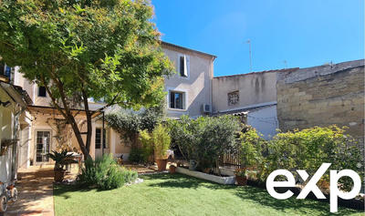 Maison traditionnelle - 260 m² - 10 pièces