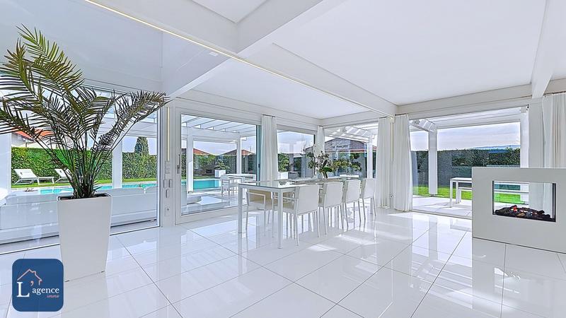 Maison contemporaine - 257 m² - 7 pièces