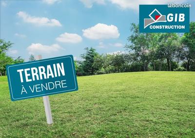 Terrain constructible - 703 m²