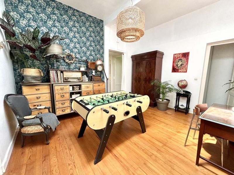 Maison - 180 m² - 8 pièces