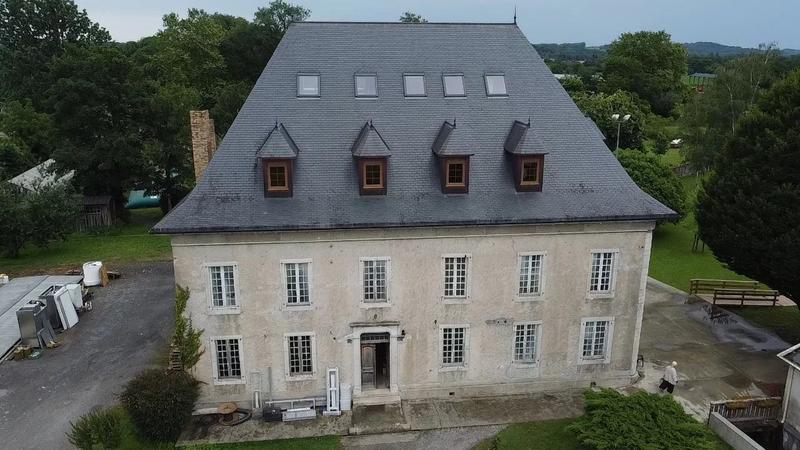 Château - 1 800 m² - 37 pièces