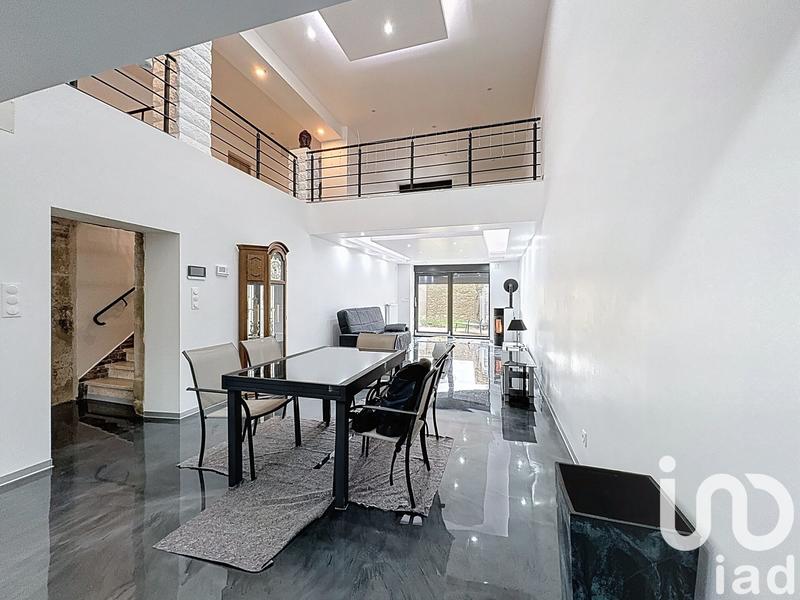 Maison - 250 m² - 10 pièces