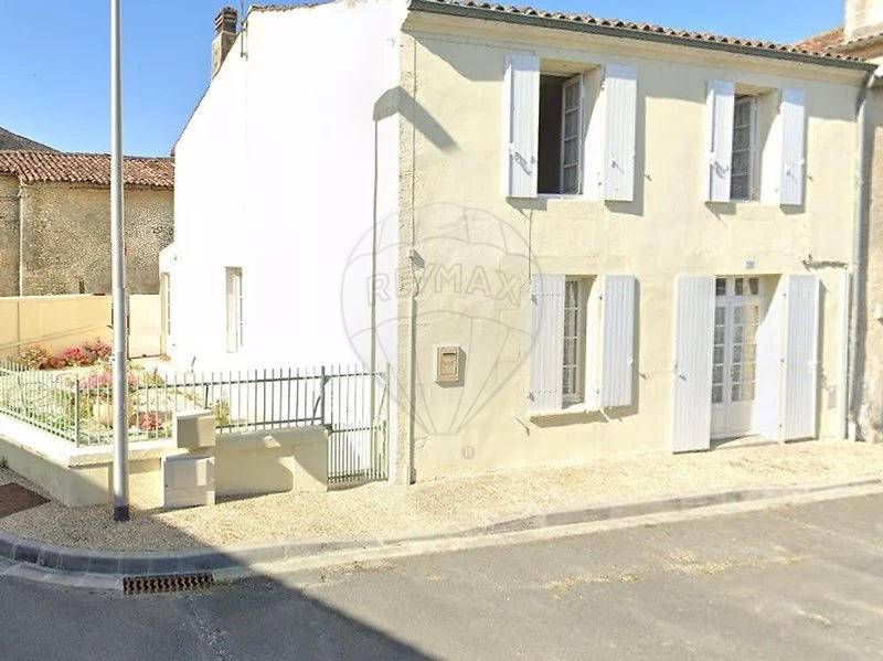 Maison de bourg - 111 m² - 4 pièces