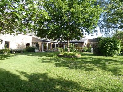 Maison - 260 m² - 8 pièces