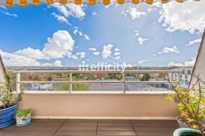 Appartement - 144 m² - 6 pièces