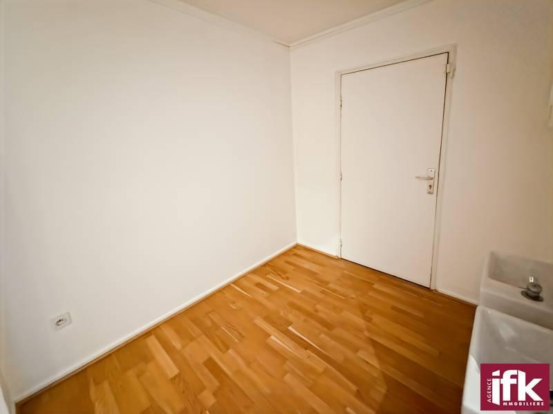 Local commercial - 90 m² - 4 pièces