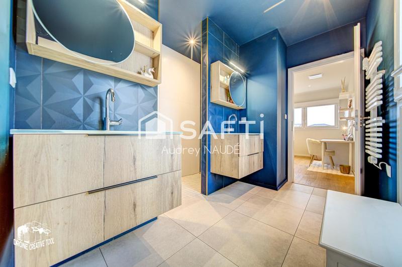 Maison - 235 m² - 8 pièces