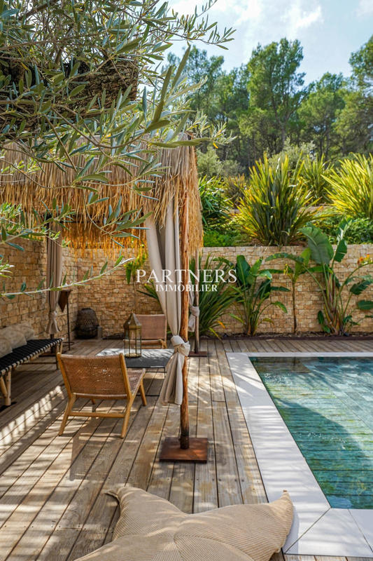 Maison contemporaine - 350 m² - 6 pièces