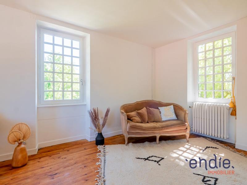 Maison - 450 m² - 16 pièces