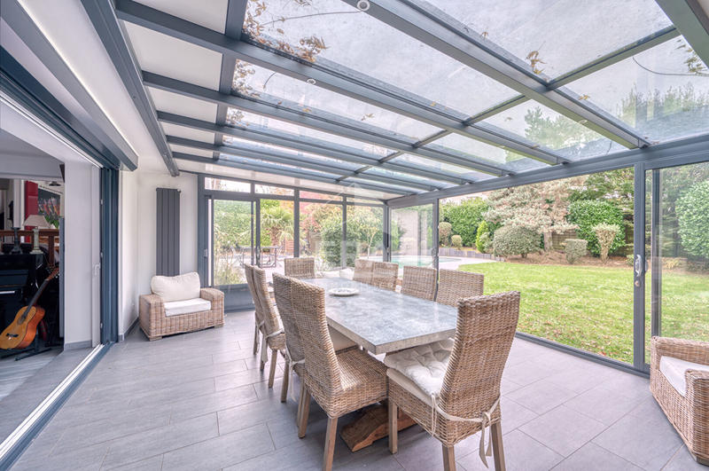 Maison - 285 m² - 8 pièces