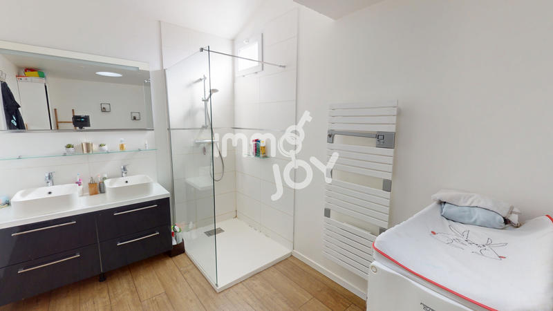 Maison - 181 m² - 8 pièces