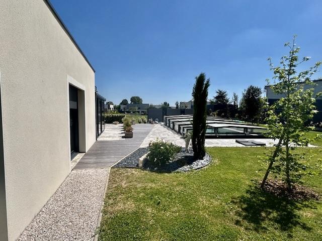 Maison contemporaine - 270 m² - 8 pièces