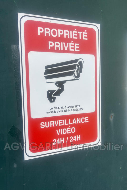 Parking / Garage - 11 m²