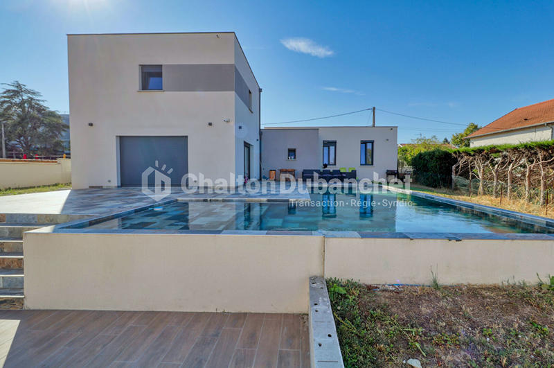 Maison - 140 m² - 5 pièces