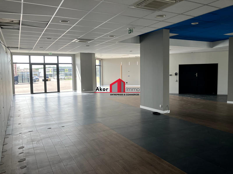 Local commercial - 330 m² - 2 pièces