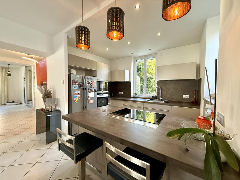 Villa - 238 m² - 8 pièces