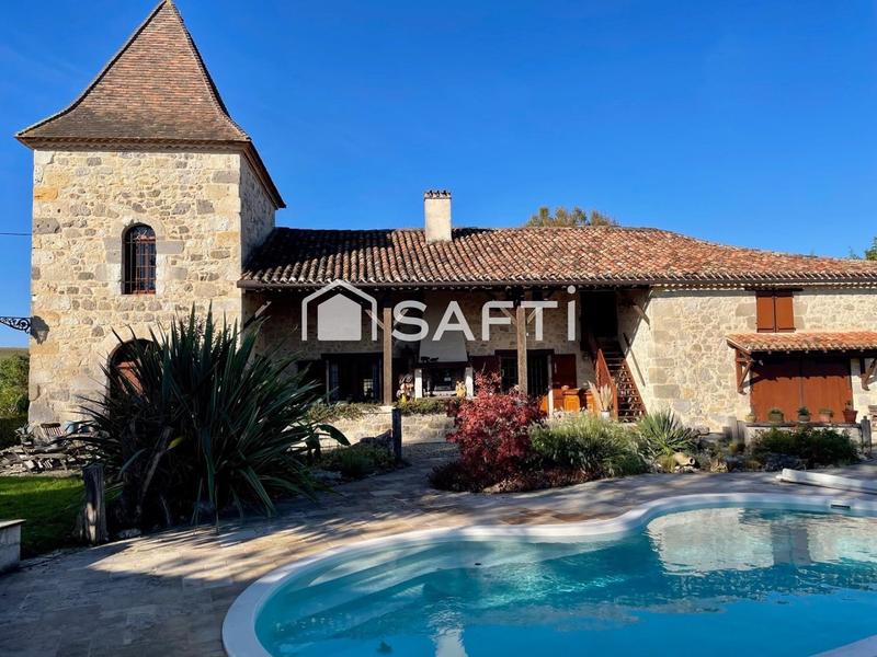 Maison - 300 m² - 8 pièces