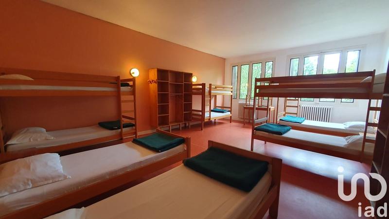 Maison - 1 350 m² - 38 pièces