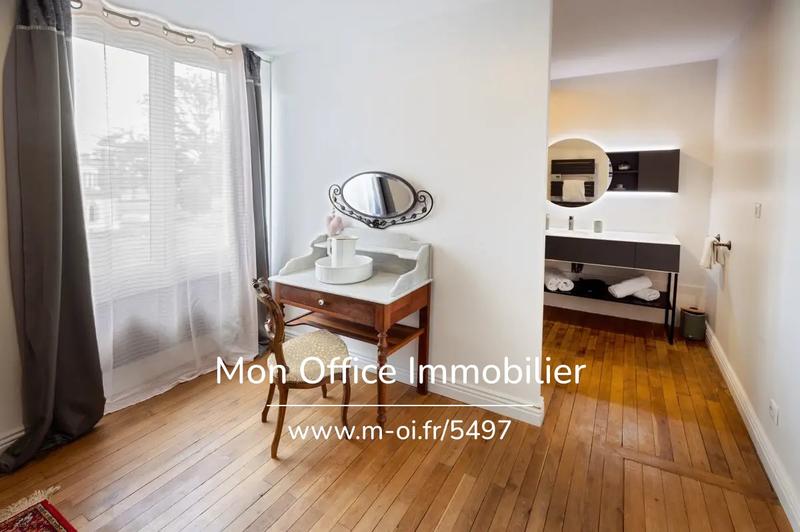 Château - 1 389 m² - 36 pièces