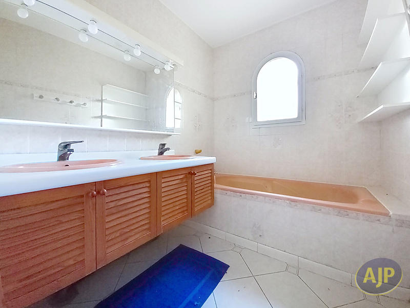 Maison - 193 m² - 6 pièces