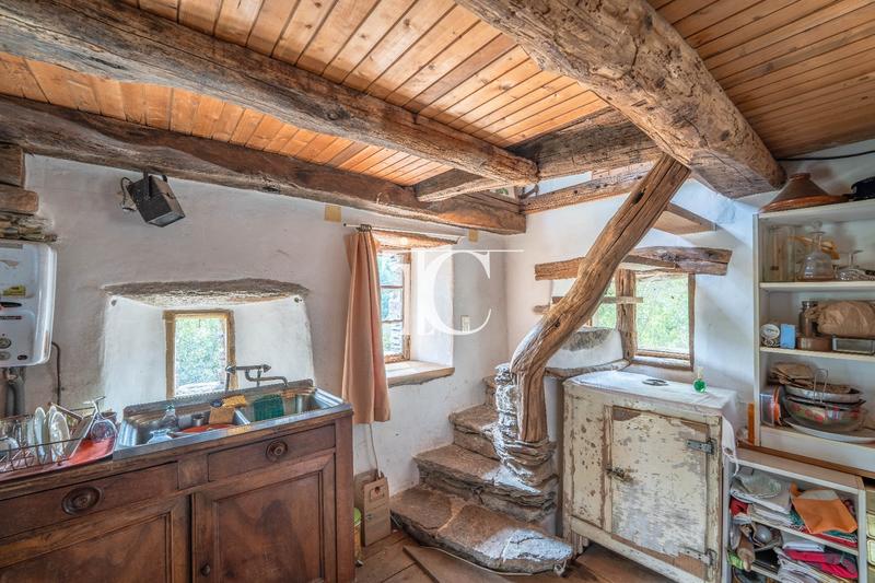 Maison en pierre - 82 m² - 7 pièces