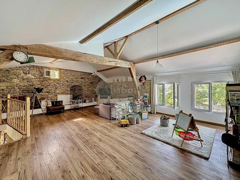 Maison - 384 m² - 15 pièces