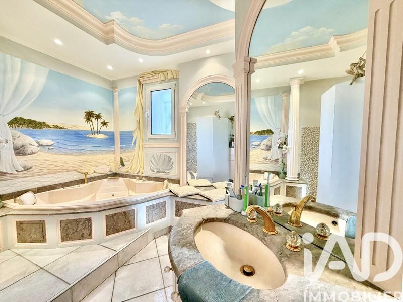 Maison - 300 m² - 5 pièces