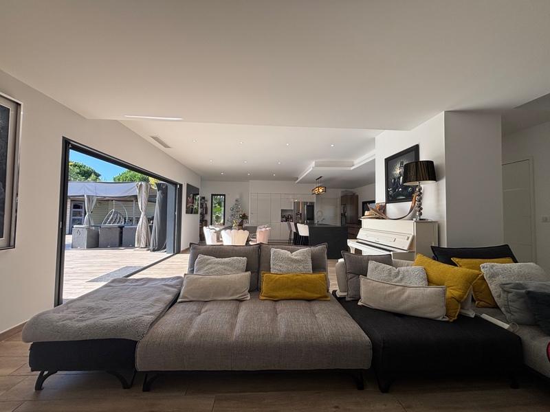 Maison - 200 m² - 6 pièces