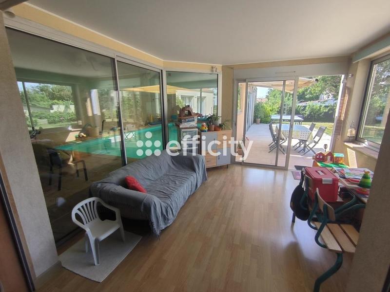 Maison - 211 m² - 6 pièces