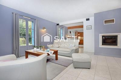 Maison - 290 m² - 8 pièces