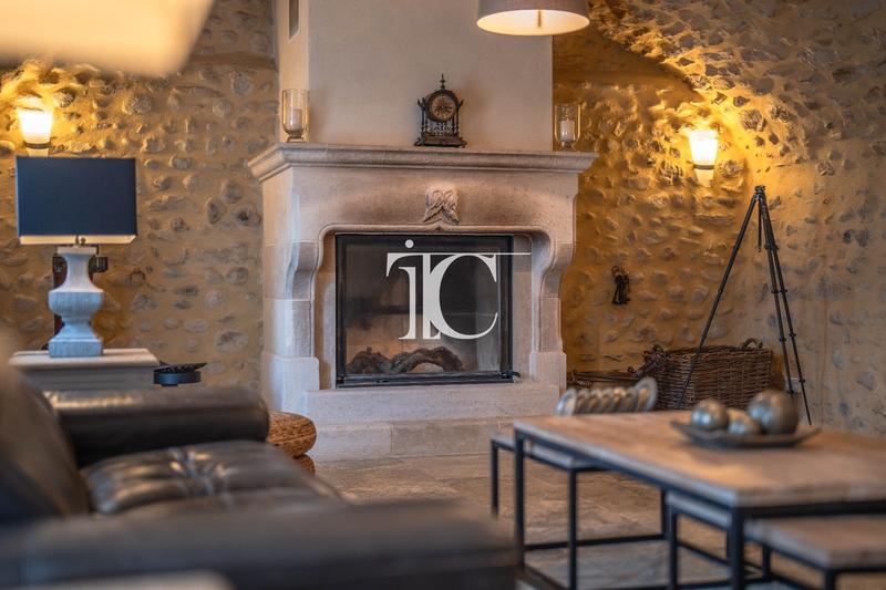 Maison - 537 m² - 12 pièces