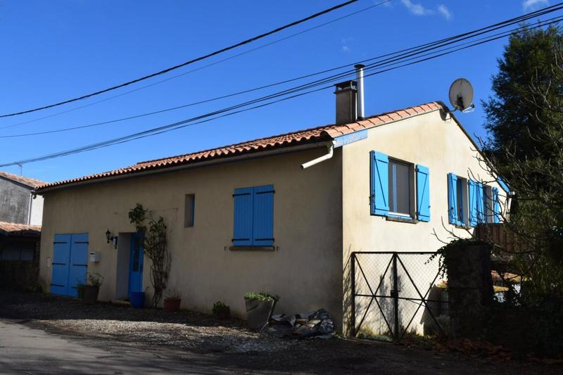 Maison - 104 m² - 9 pièces