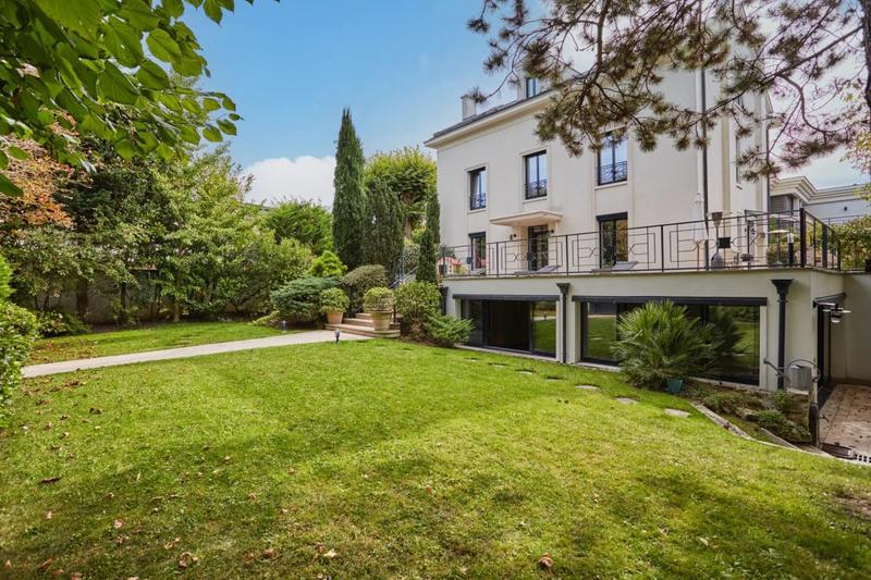 Maison - 400 m² - 10 pièces