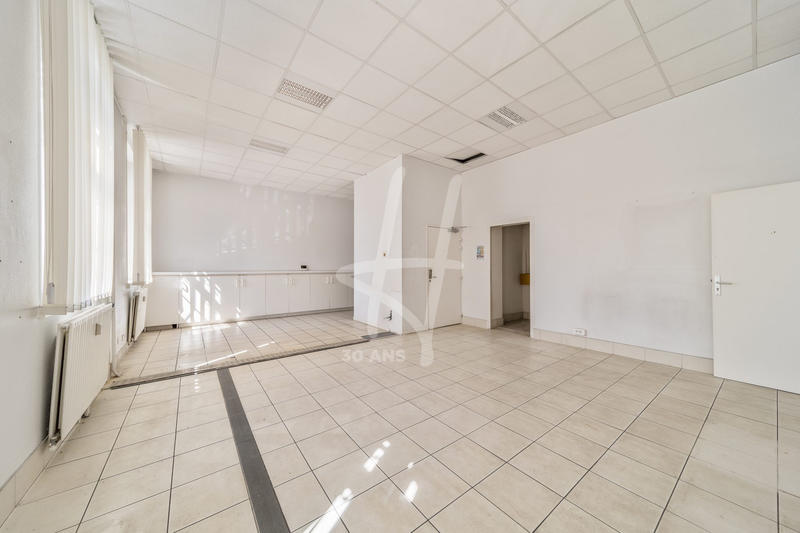 Local d'activités - 194 m² - 6 pièces