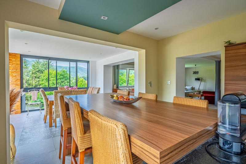 Maison - 250 m² - 7 pièces