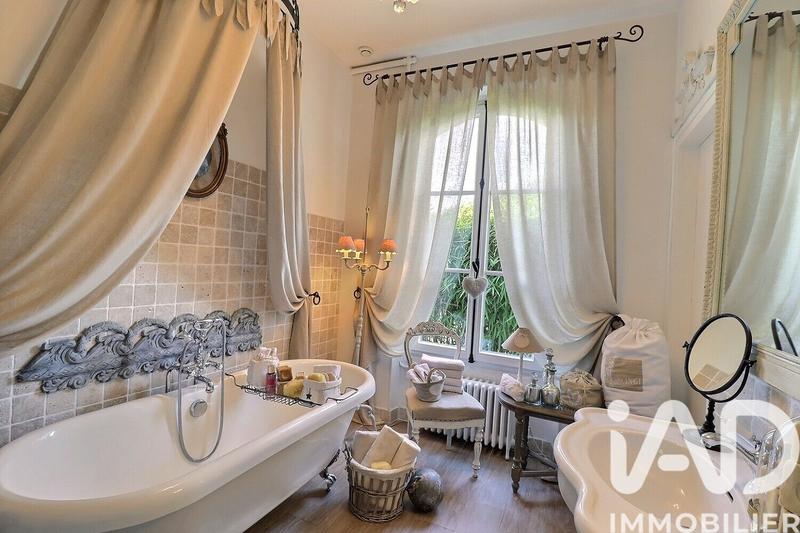 Maison - 460 m² - 19 pièces