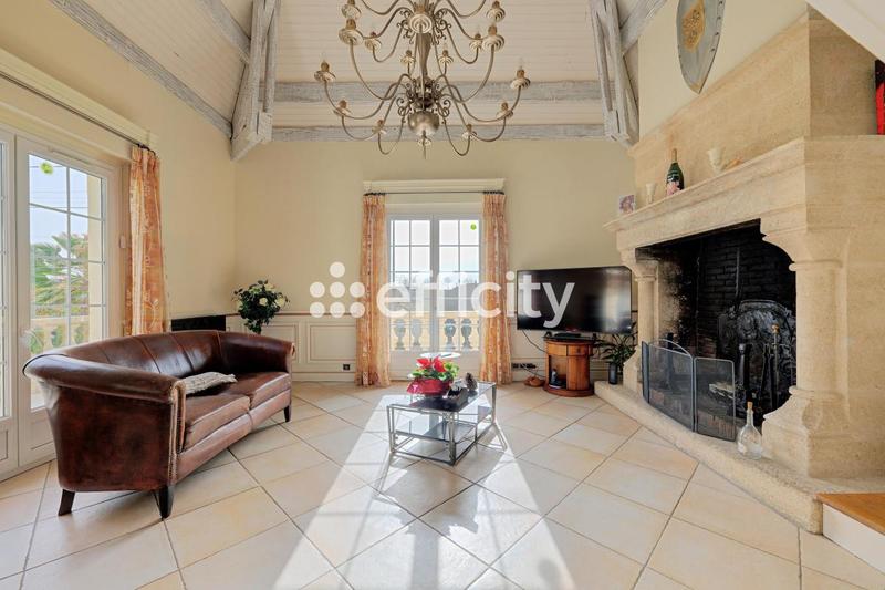 Pavillon - 222 m² - 8 pièces