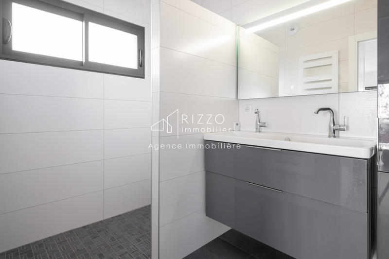 Villa - 290 m² - 6 pièces