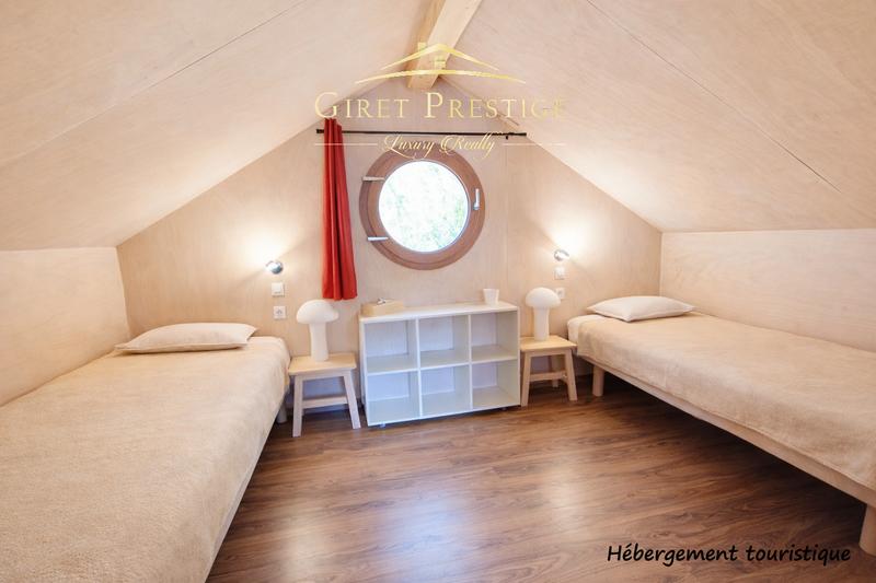 Propriété - 260 m² - 16 pièces