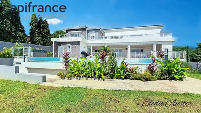 Propriété - 305 m² - 7 pièces