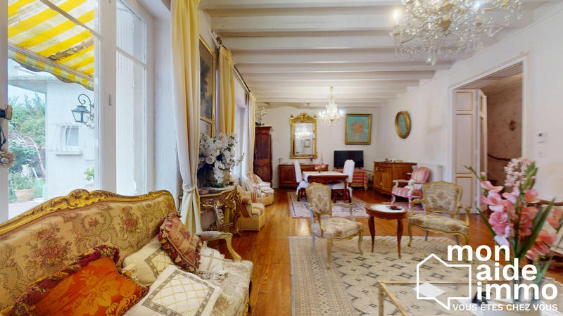 Maison - 266 m² - 7 pièces