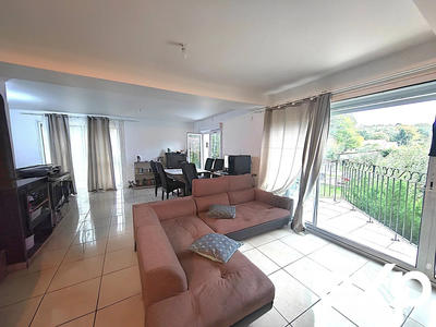 Maison - 300 m² - 16 pièces