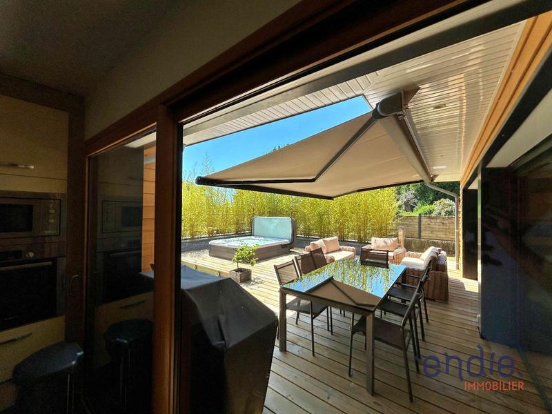 Maison - 251 m² - 8 pièces