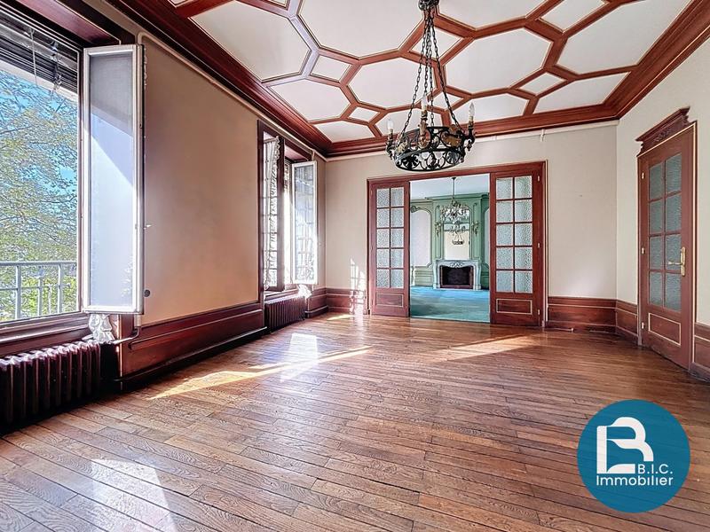 Appartement - 201 m² - 6 pièces