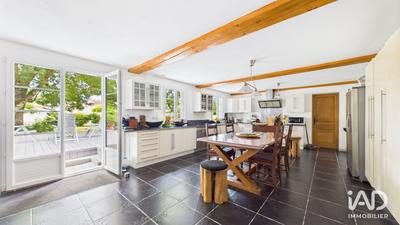 Maison - 284 m² - 9 pièces