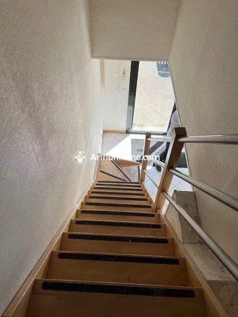 Magasins - 91 m² - 4 pièces