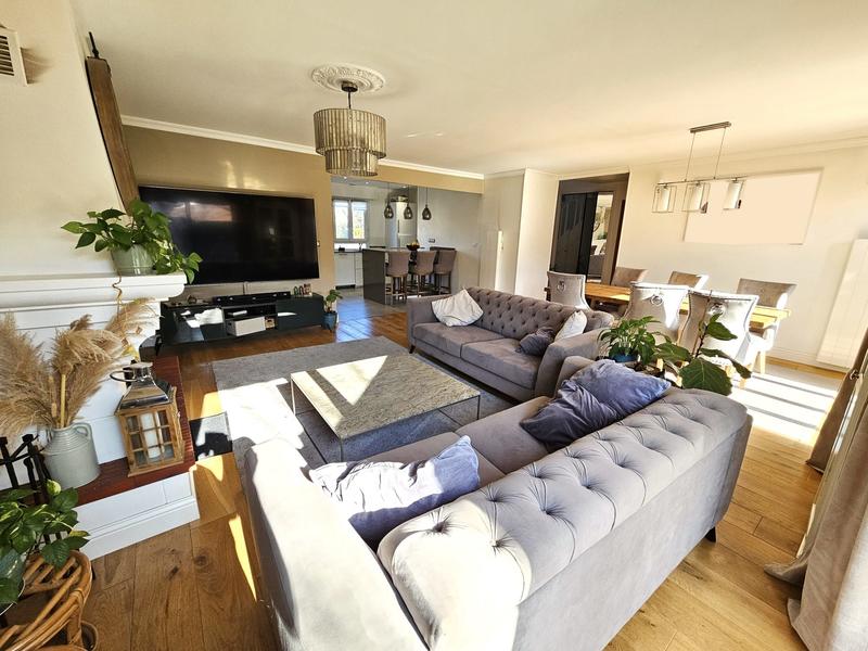 Maison - 220 m² - 9 pièces